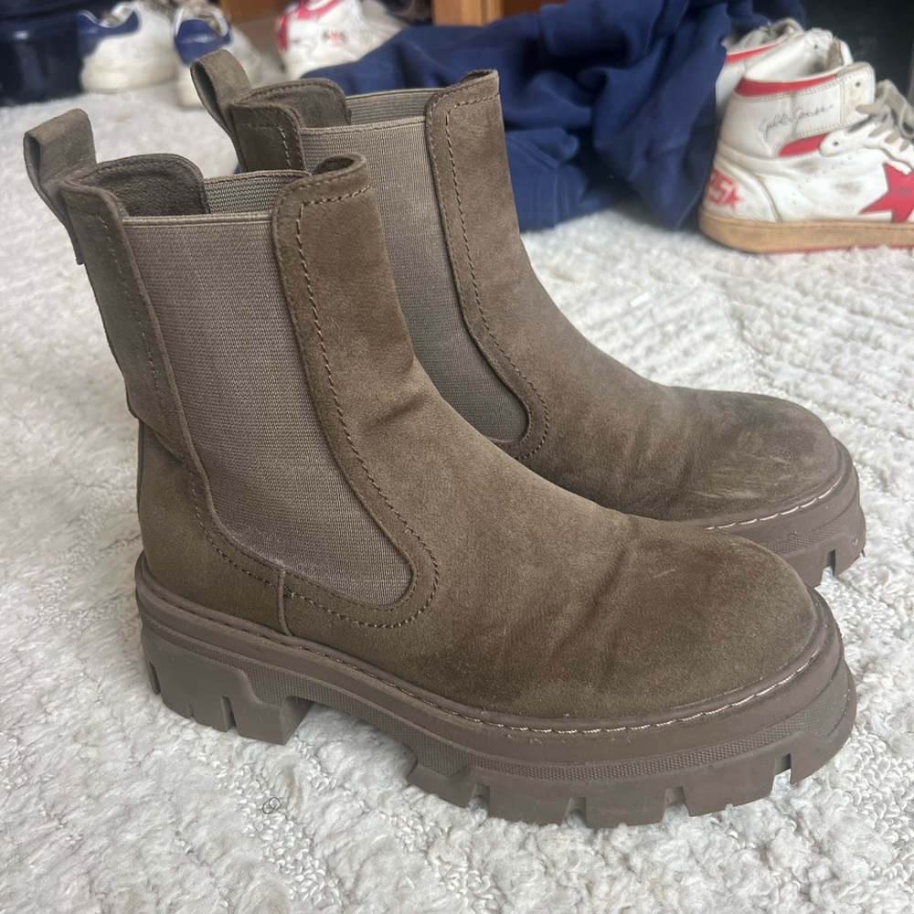 H&M Chelsea boot worn once perfect condition